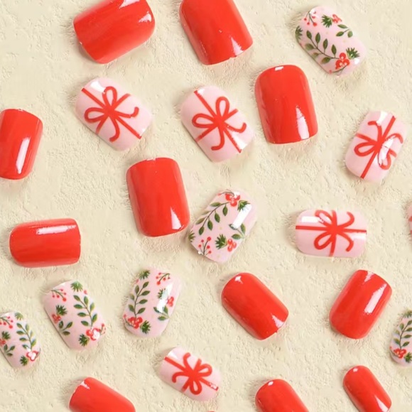 Christmas Press On Nails - Picture 2 of 6